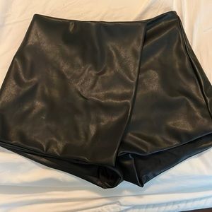 Revolve superdown black faux leather skort xs
